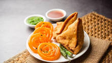 jalebi-and-samosa