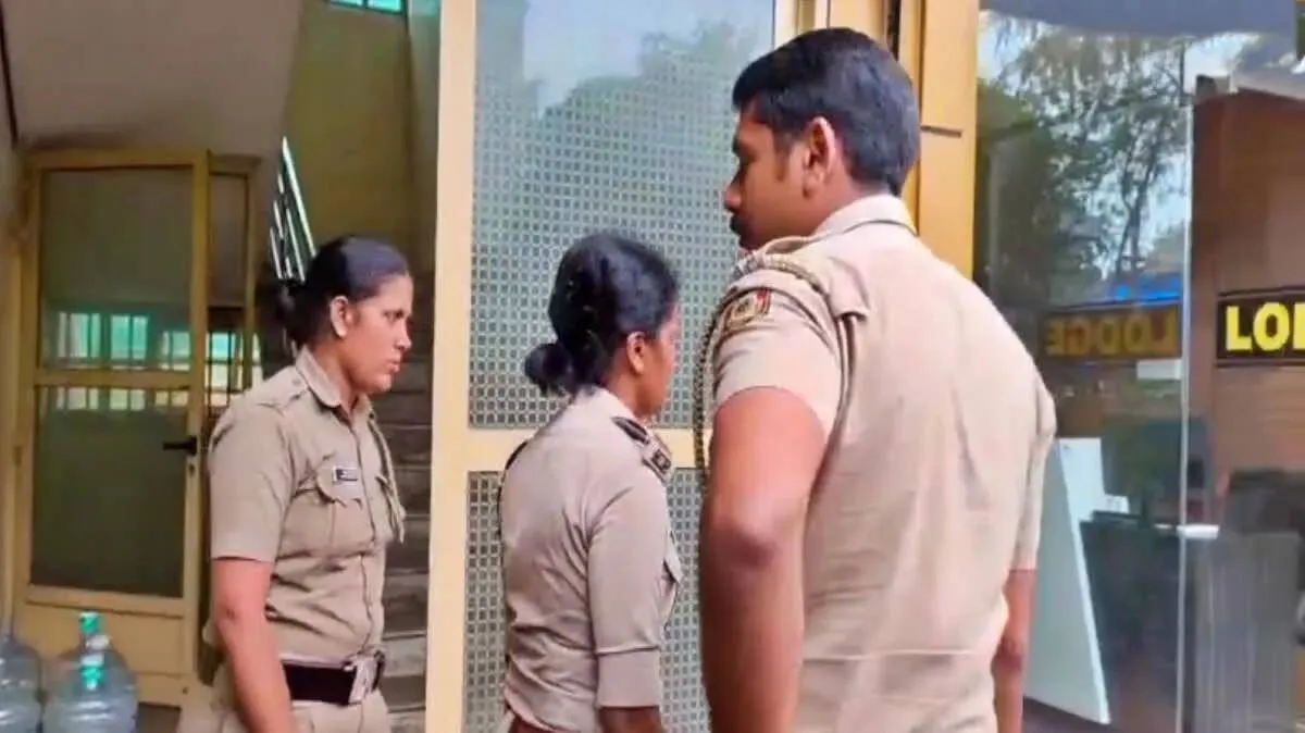 police-examining-lodge