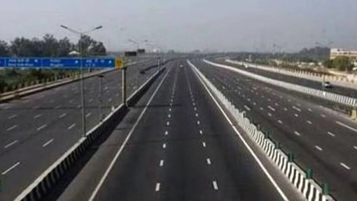 six-lane-highway six-lane-highway